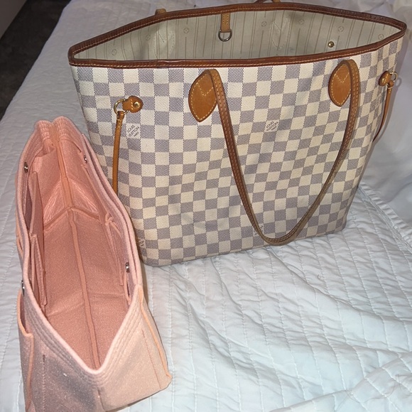 Louis Vuitton Handbags - Louis Vuitton Neverfull MM Damier Azur.